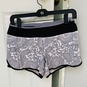 Lululemon shorts size size 4